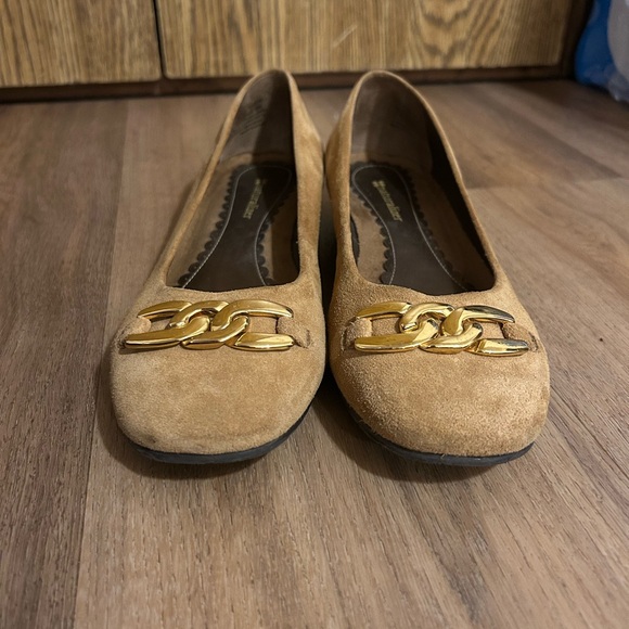 Naturalizer Tan Flats with Gold Detail - Picture 6 of 7